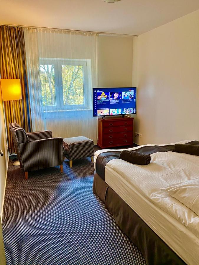 Slupsk Forest Premium Hotel Apartament M6 - Kaszubska Street 18 - Wifi Netflix Smart Tv50 - Two Bedrooms Two Extra Large Double Beds - Up To 6 People Full - Pleasure Quality Stay (Adults Only) Exterior photo